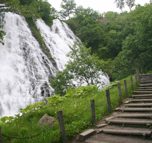 Oshinkoshin Ocean Waterfall